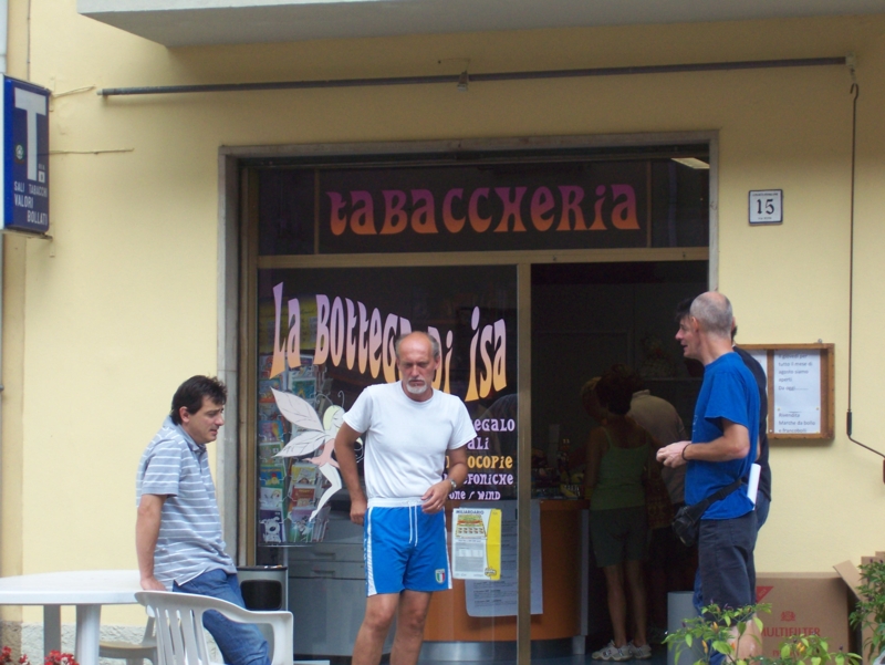  Image name: Persone061.jpg 
 width: 800 pixel 
 height: 601 pixel 
 Size: 340332 bytes 
 Click to enlarge 